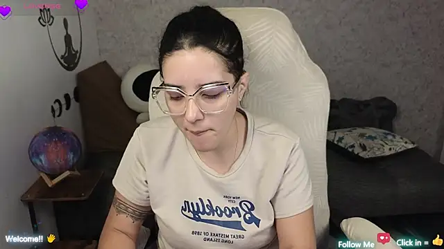 Snapshot of blue__moon_ chatting on 02.17.25 blue  moon  online show from 02.17.25