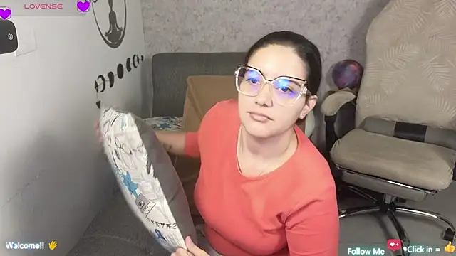 Snapshot of blue__moon_ chatting on 03.11.25 blue  moon  online show from 03.11.25