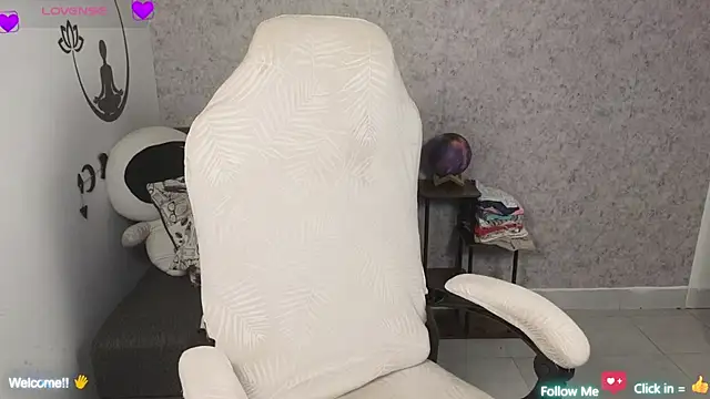 Snapshot of blue__moon_ chatting on 03.18.25 blue  moon  online show from 03.18.25