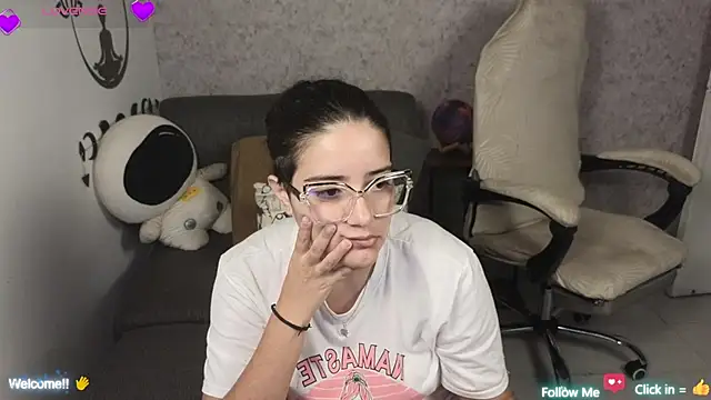 Snapshot of blue__moon_ chatting on 03.19.25 blue  moon  online show from 03.19.25