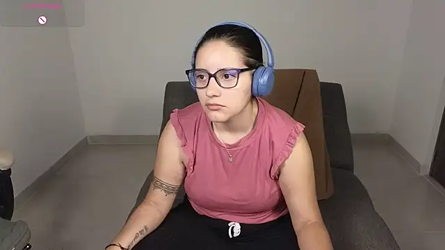 Snapshot of blue__moon_ chatting on 09.24.25 blue  moon  online show from 09.24.25