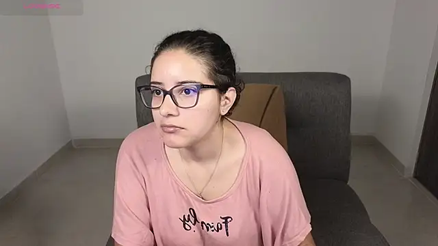 Snapshot of blue__moon_ chatting on 09.29.25 blue  moon  online show from 09.29.25