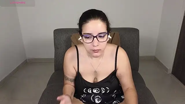 Snapshot of blue__moon_ chatting on 10.03.25 blue  moon  online show from 10.03.25