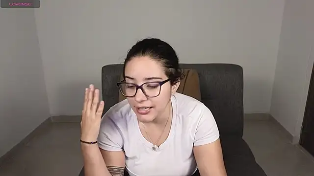 Snapshot of blue__moon_ chatting on 10.08.25 blue  moon  online show from 10.08.25