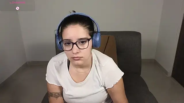 Snapshot of blue__moon_ chatting on 10.10.25 blue  moon  online show from 10.10.25