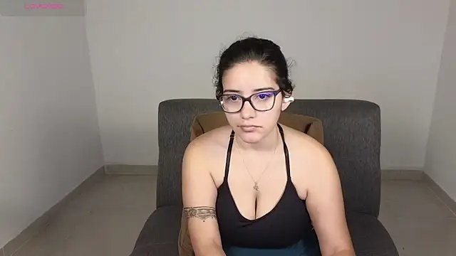 Snapshot of blue__moon_ chatting on 10.16.25 blue  moon  online show from 10.16.25