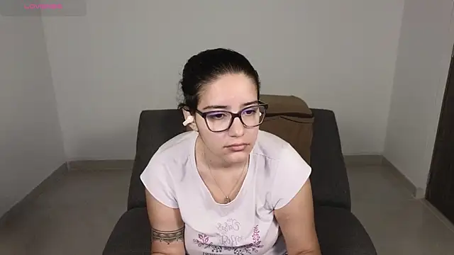 Snapshot of blue__moon_ chatting on 10.20.25 blue  moon  online show from 10.20.25