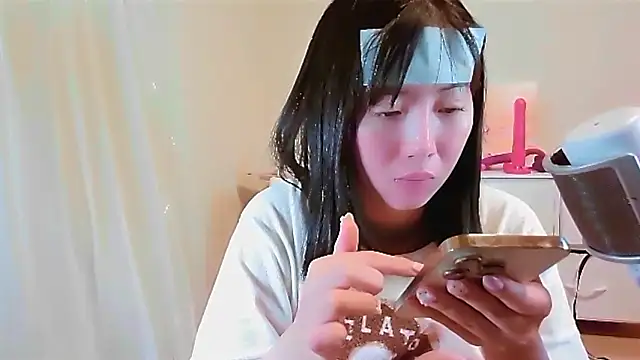 MOMO ROSE online show from 10.03.25