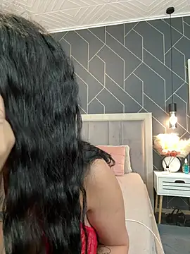 Snapshot of EmyLaveau chatting on 03.05.25 EmyLaveau online show from 03.05.25