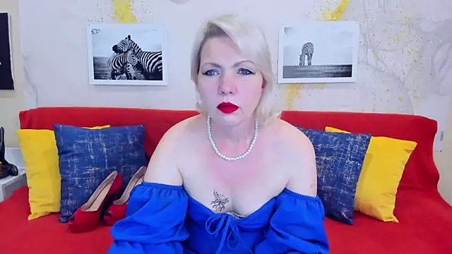 Snapshot of BeautyName chatting on 02.09.25 BeautyName online show from 02.09.25