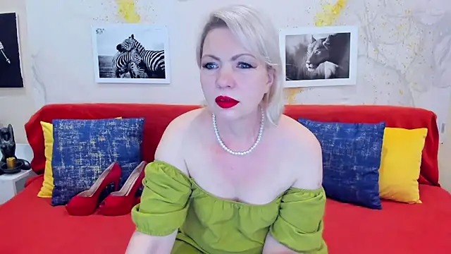 Snapshot of BeautyName chatting on 02.27.25 BeautyName online show from 02.27.25