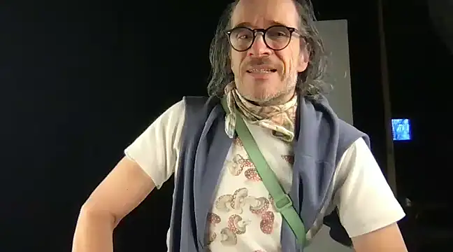 Snapshot of GioApri chatting on 02.27.25 GioApri online show from 02.27.25