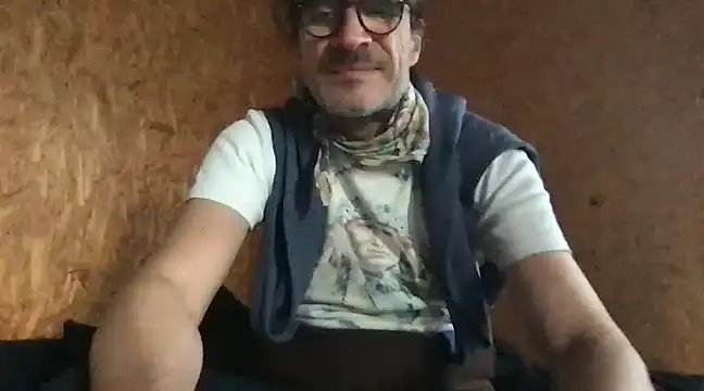 Snapshot of GioApri chatting on 03.01.25 GioApri online show from 03.01.25