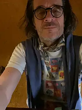 Snapshot of GioApri chatting on 03.21.25 GioApri online show from 03.21.25