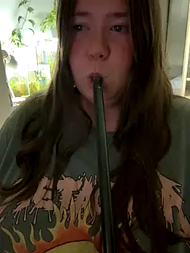 Snapshot of remirann_ chatting on 09.22.25 remirann  online show from 09.22.25