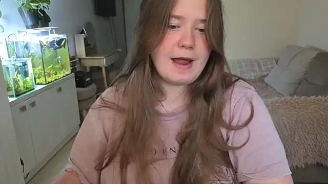 Snapshot of remirann_ chatting on 10.06.25 remirann  online show from 10.06.25