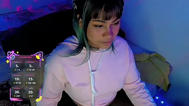 Snapshot of kiarybell__ chatting on 10.20.25 kiarybell   online show from 10.20.25