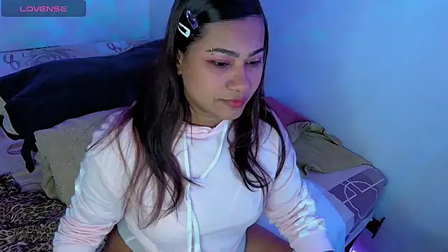 Snapshot of kiarybell__ chatting on 10.24.25 kiarybell   online show from 10.24.25