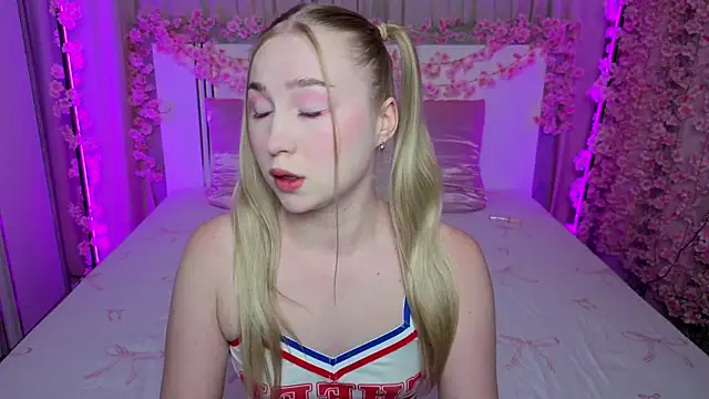 Snapshot of LilyStarlight chatting on 06.26.26 LilyStarlight online show from 06.26.26