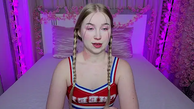 Snapshot of LilyStarlight chatting on 07.16.26 LilyStarlight online show from 07.16.26