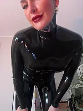 InkedBiitch online show from 12.22.24