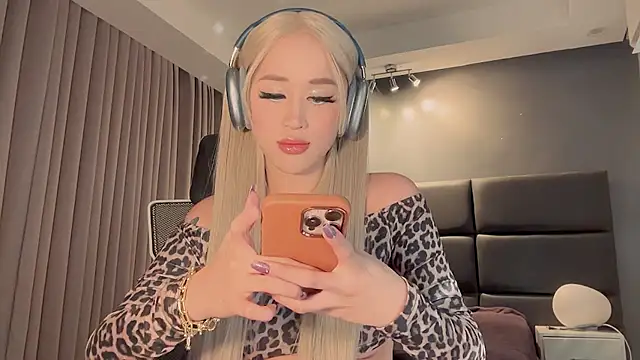 Snapshot of Carrie_Colbyxx chatting on 12.21.24 Carrie Colbyxx online show from 12.21.24
