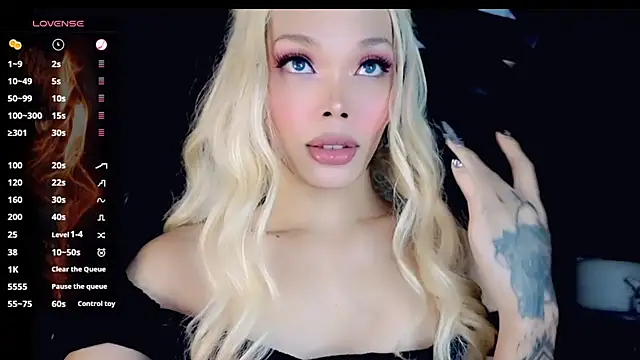 Snapshot of sugar_bbyxx chatting on 10.26.25 sugar bbyxx online show from 10.26.25