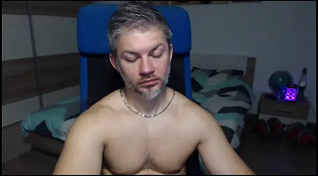 Snapshot of RobbyShawz chatting on 12.05.24 RobbyShawz online show from 12.05.24