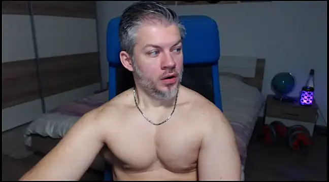 Snapshot of RobbyShawz chatting on 12.17.24 RobbyShawz online show from 12.17.24