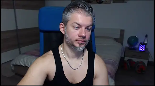 Snapshot of RobbyShawz chatting on 12.18.24 RobbyShawz online show from 12.18.24