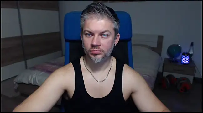 Snapshot of RobbyShawz chatting on 12.19.24 RobbyShawz online show from 12.19.24