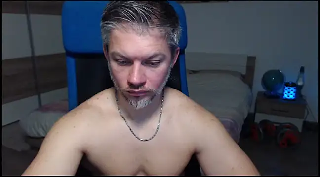 Snapshot of RobbyShawz chatting on 12.21.24 RobbyShawz online show from 12.21.24
