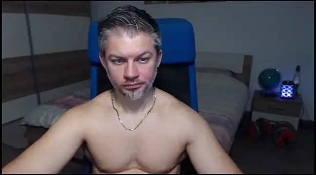 Snapshot of RobbyShawz chatting on 12.22.24 RobbyShawz online show from 12.22.24