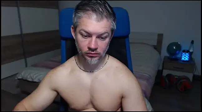 Snapshot of RobbyShawz chatting on 12.23.24 RobbyShawz online show from 12.23.24
