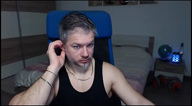 Snapshot of RobbyShawz chatting on 12.23.24 RobbyShawz online show from 12.23.24