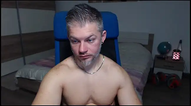Snapshot of RobbyShawz chatting on 12.24.24 RobbyShawz online show from 12.24.24