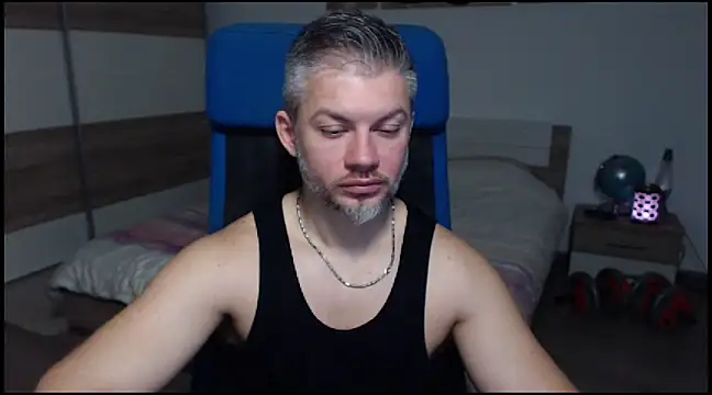 Snapshot of RobbyShawz chatting on 12.26.24 RobbyShawz online show from 12.26.24