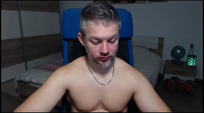 Snapshot of RobbyShawz chatting on 12.30.24 RobbyShawz online show from 12.30.24