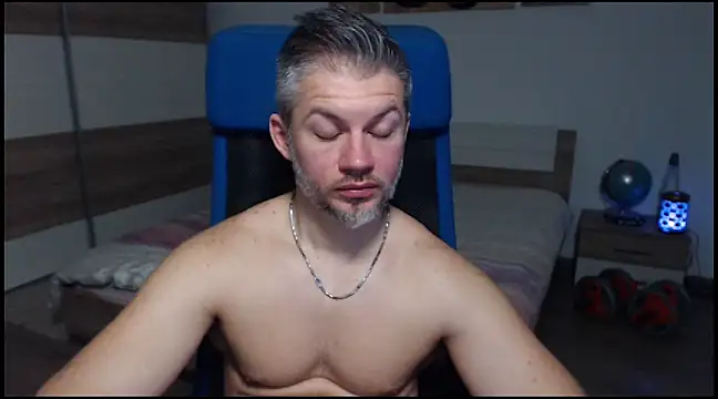 Snapshot of RobbyShawz chatting on 12.30.24 RobbyShawz online show from 12.30.24