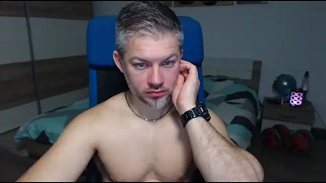 Snapshot of RobbyShawz chatting on 12.31.24 RobbyShawz online show from 12.31.24