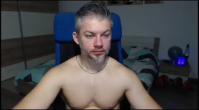 Snapshot of RobbyShawz chatting on 01.04.25 RobbyShawz online show from 01.04.25