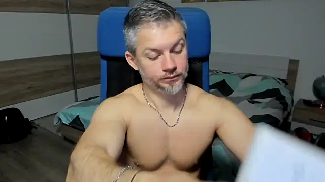 Snapshot of RobbyShawz chatting on 01.05.25 RobbyShawz online show from 01.05.25