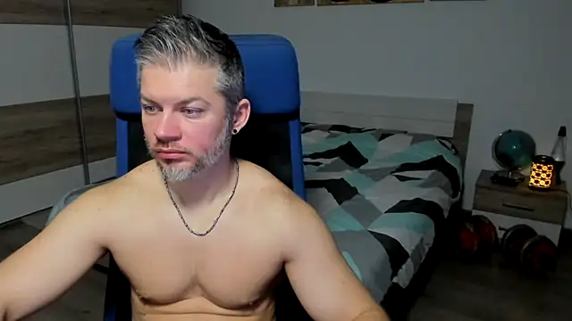 Snapshot of RobbyShawz chatting on 01.12.25 RobbyShawz online show from 01.12.25