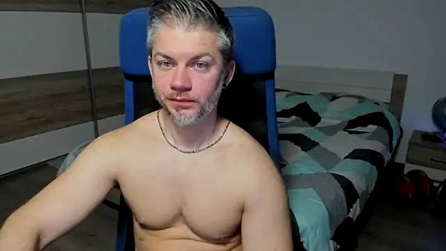 Snapshot of RobbyShawz chatting on 01.25.25 RobbyShawz online show from 01.25.25