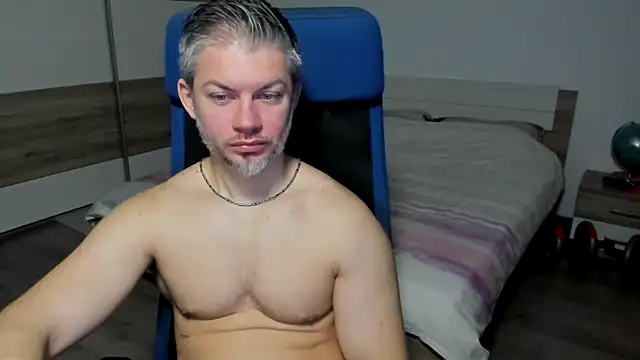 Snapshot of RobbyShawz chatting on 01.29.25 RobbyShawz online show from 01.29.25