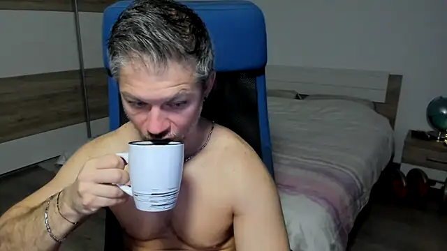 Snapshot of RobbyShawz chatting on 01.31.25 RobbyShawz online show from 01.31.25