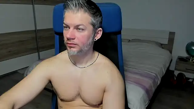 Snapshot of RobbyShawz chatting on 02.01.25 RobbyShawz online show from 02.01.25