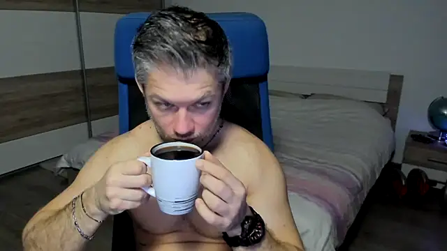 Snapshot of RobbyShawz chatting on 02.02.25 RobbyShawz online show from 02.02.25