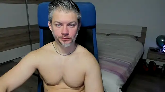 Snapshot of RobbyShawz chatting on 02.03.25 RobbyShawz online show from 02.03.25