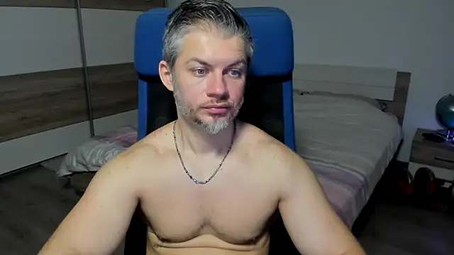 Snapshot of RobbyShawz chatting on 02.04.25 RobbyShawz online show from 02.04.25